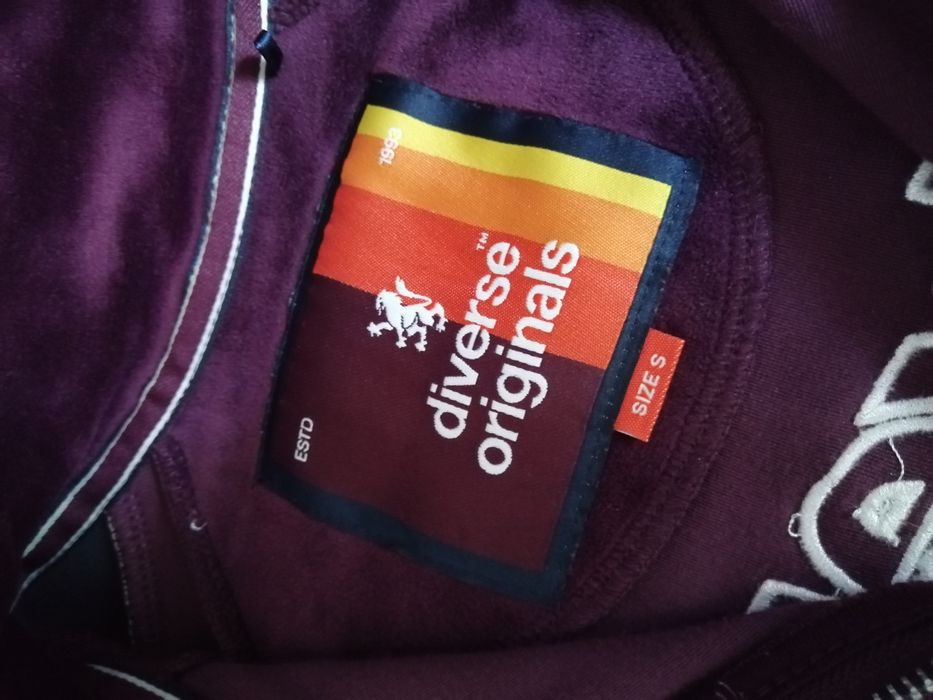 Welurowa bluza Diverse bez kaptura