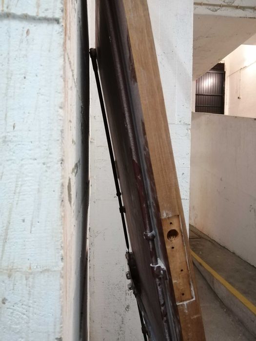 Porta de madeira de excelente qualidade