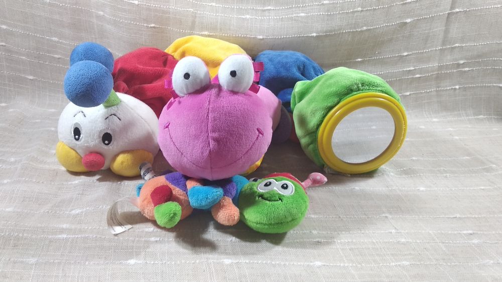 Фирменные игрушки-развивалки для малышей.