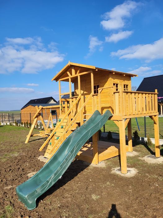 Plac zabaw huśtawki domek dla dzieci