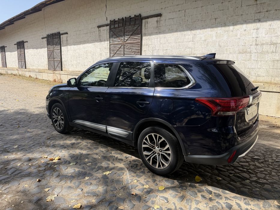 Mitsubishi Outlander 2.2 D 7 lugares Nacional