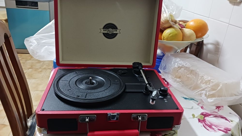 Turntable Built into a Suitcase64739215084803122