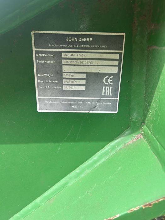 Продам плуг John Deere 3810