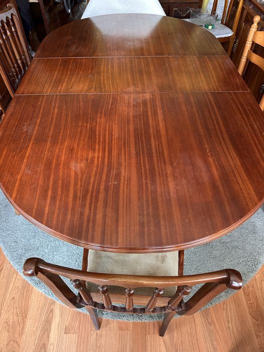 Mesa de jantar vintage/antiga + 4 cadeiras