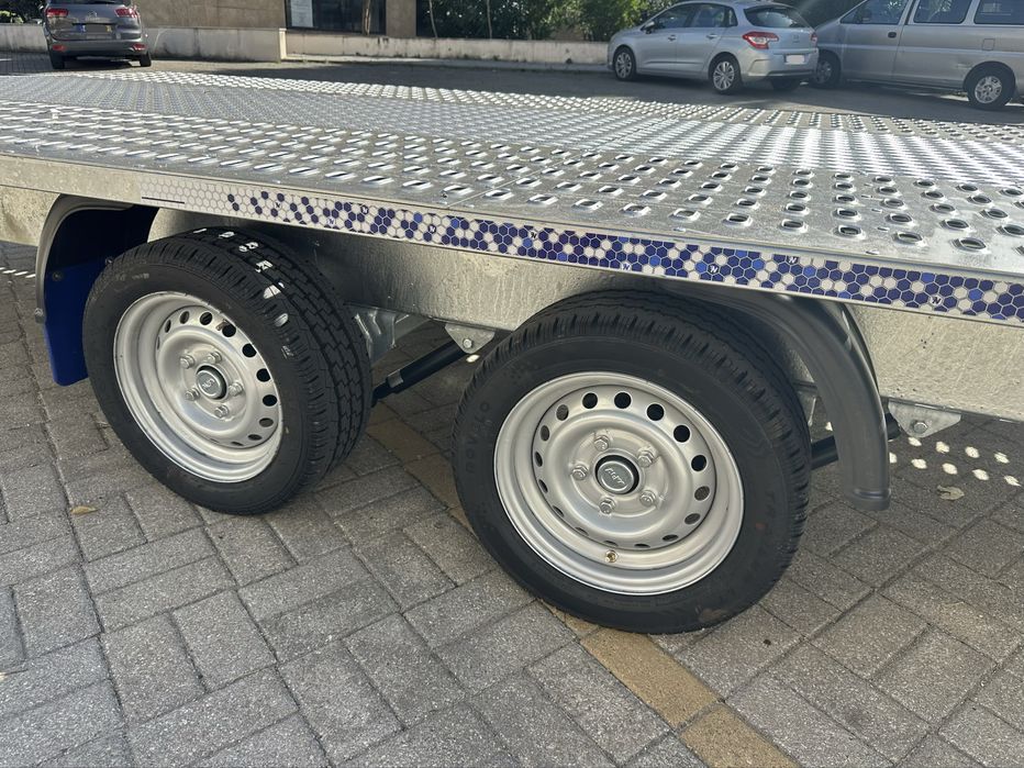 Atrelado Porta Carros 2700kg novo