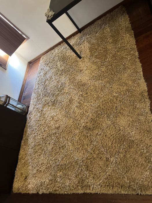 Tapete dourado usado