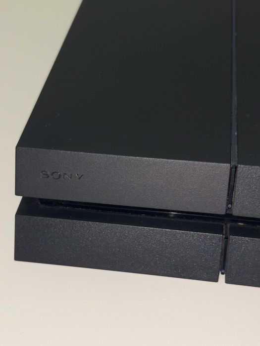PlayStation 4 1TB (CUH-1216B) + Comando + Jogos + Selo Intacto