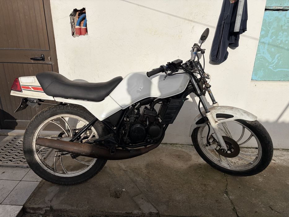Yamaha Rz 50 com documentos