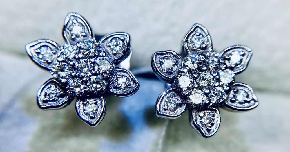 Новые золотые серьги с натуральными бриллиантами 2,98 г