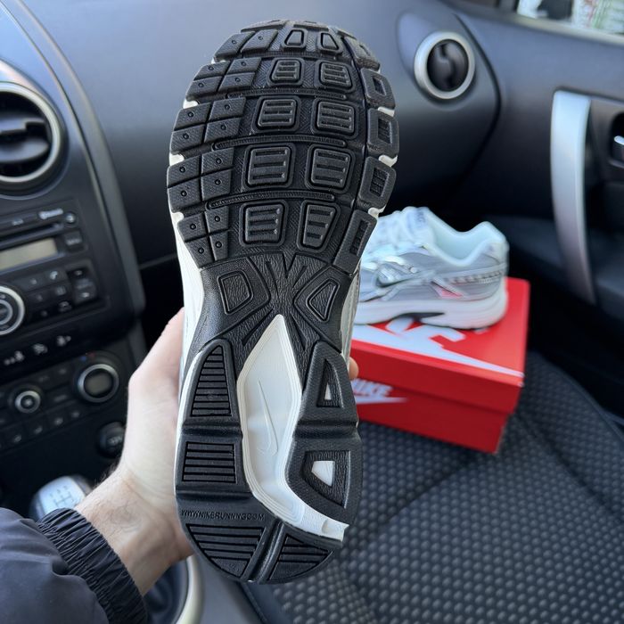 Жіночі кросівки найк інітіатор сірі  Nike Initiator Grey Silver Castom