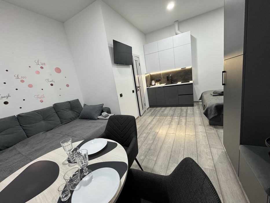 Оренда подобова. Аренда посуточно. Центр. Світло є завжди.