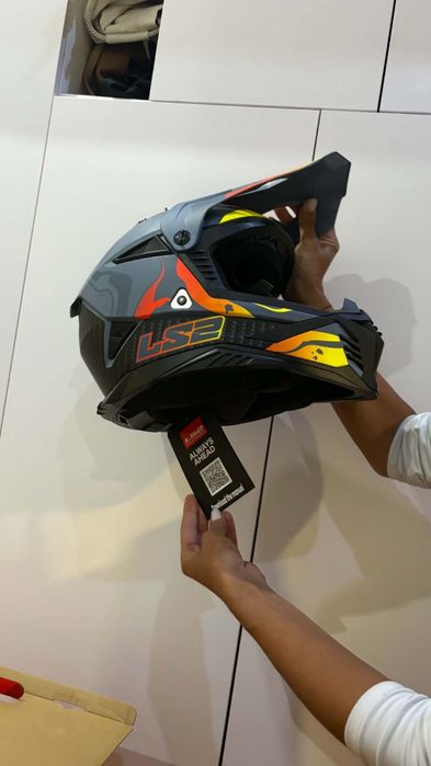 Sprzedam Nowy Kask na hulajnoge elektryczną
