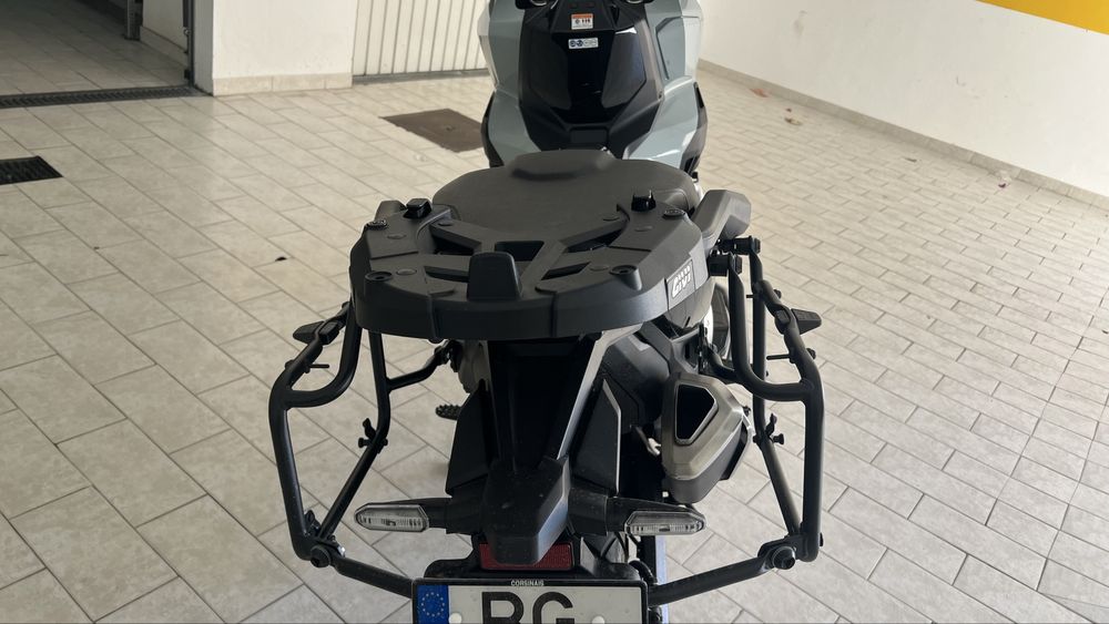 Vendo malas e top case da givi com suporte.