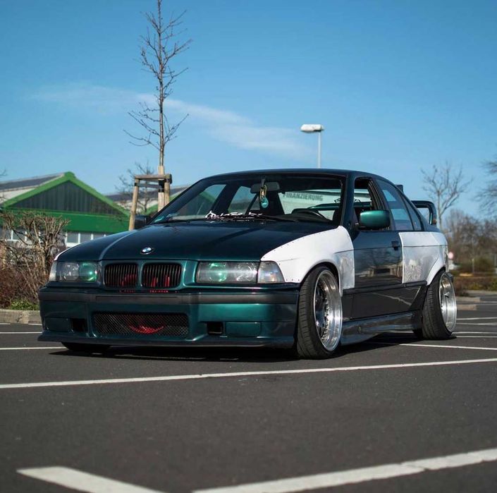 Felony BMW 3 E36 SEDAN 6 elementów Wycięcia na Klamki podkład