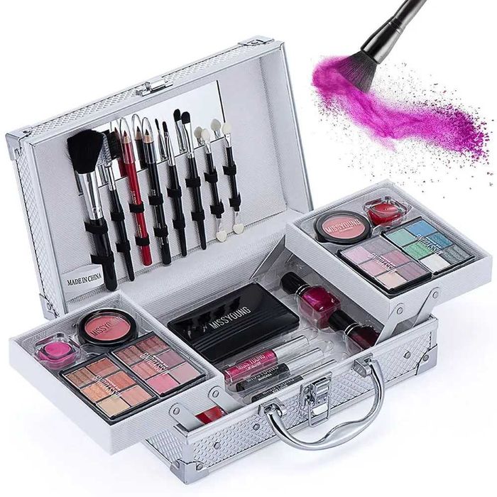 Набір жіночої косметики в подарунковому чемоданчику MC1155 Makeup set Срібний