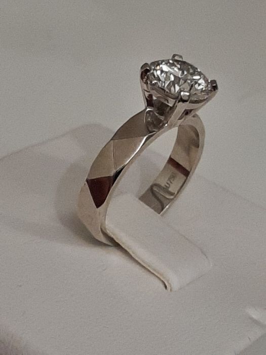 2.03ct G/VS1 TYPE  II A натуральный бриллиант. Сердца и стрелы. Кольцо