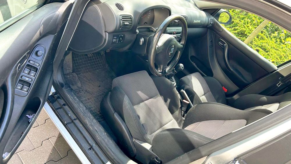 Seat Leon 1.6 Benz klimatyzacja sprawna niski przebieg