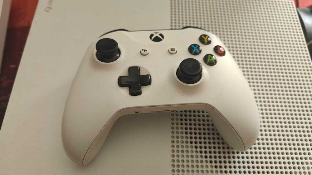 Продам Xbox One S 1TB Digital Edition - Идеальное состояние