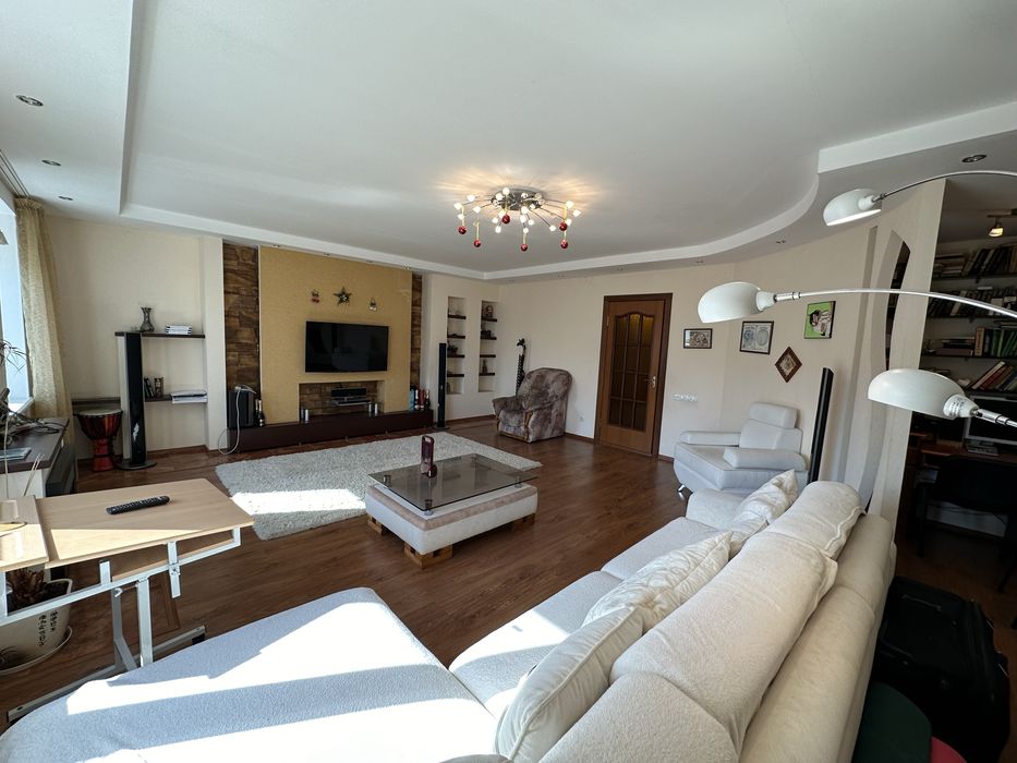 Продаю хорошую 4-ку, закрытый двор, центральный рынок