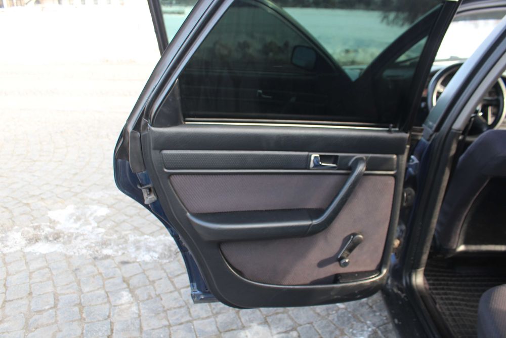 Audi 100 1993 ідеальний стан,газ бензин