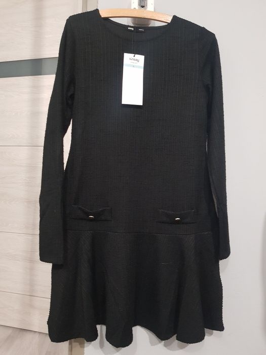 Rozkloszowana czarna sukienka mini L 40