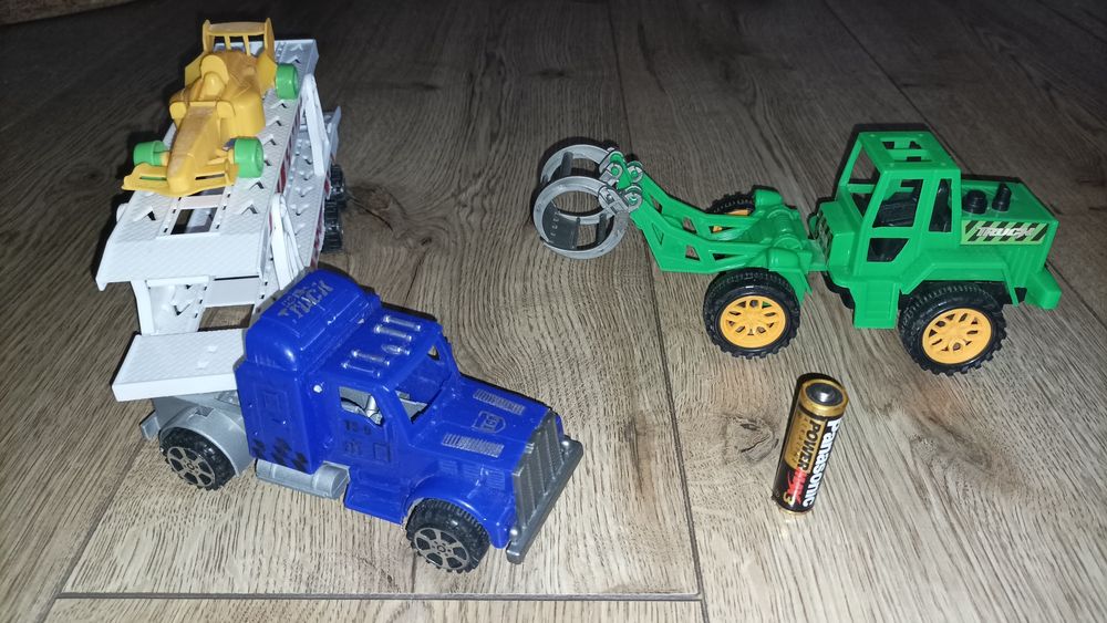 Машинки для хлопчиків(автовоз , трактор)