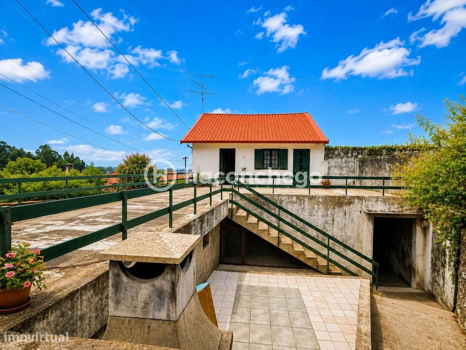 Moradia Rústica com 550 m² de terreno em Vila Cova, Barcelos