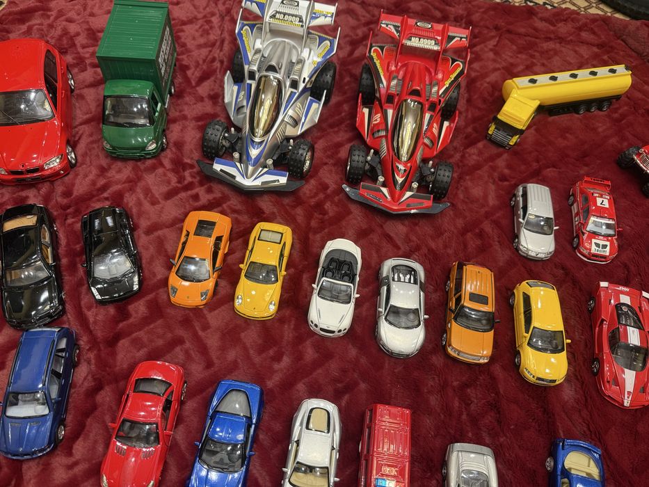 Машинки є і в хорошому стані і не багато в поганом цена 200 грн за 1