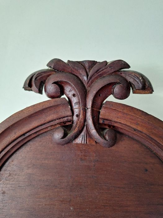 Cómoda antiga com espelho