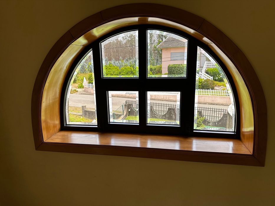 Caixilharia em alumínio anodisado