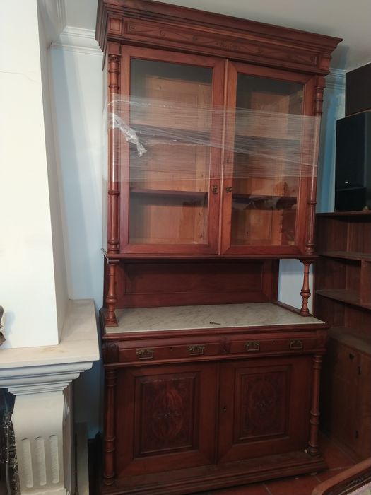 Loureiro / cristaleira antiga