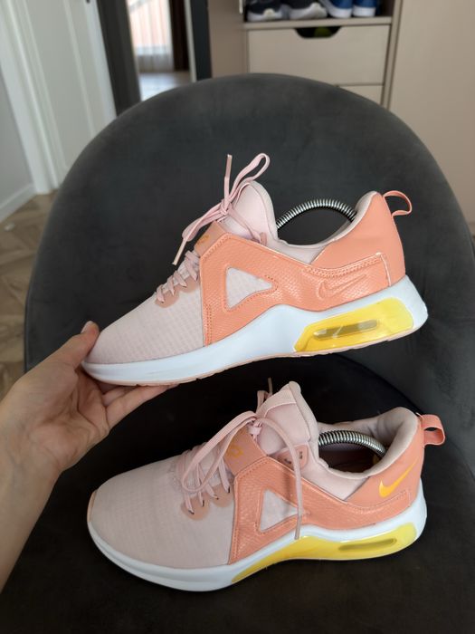 Кросівки жіночі,Nike Air Max Bella (розмір 40) 25,5 см оригінал