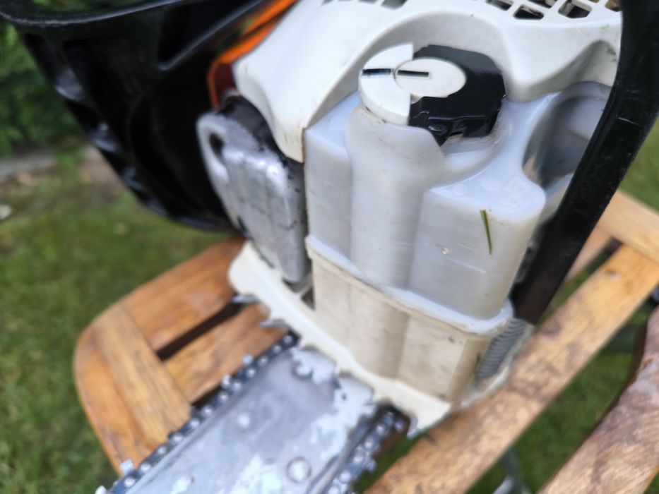 Piła pilarka spalinowa Stihl MS 211    2,3KM
