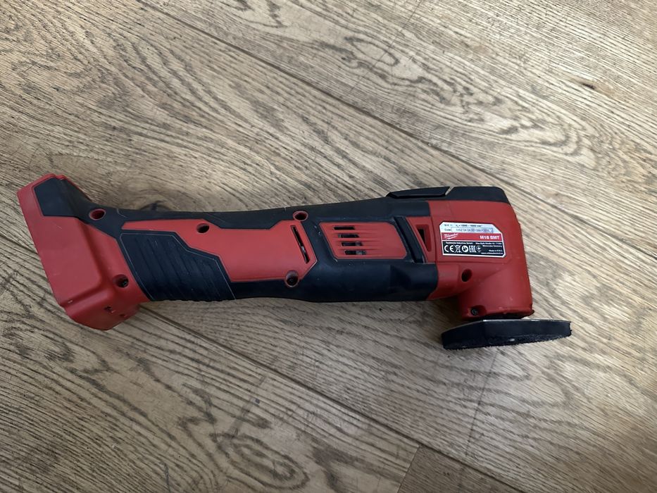 Універсальний інструмент Milwaukee