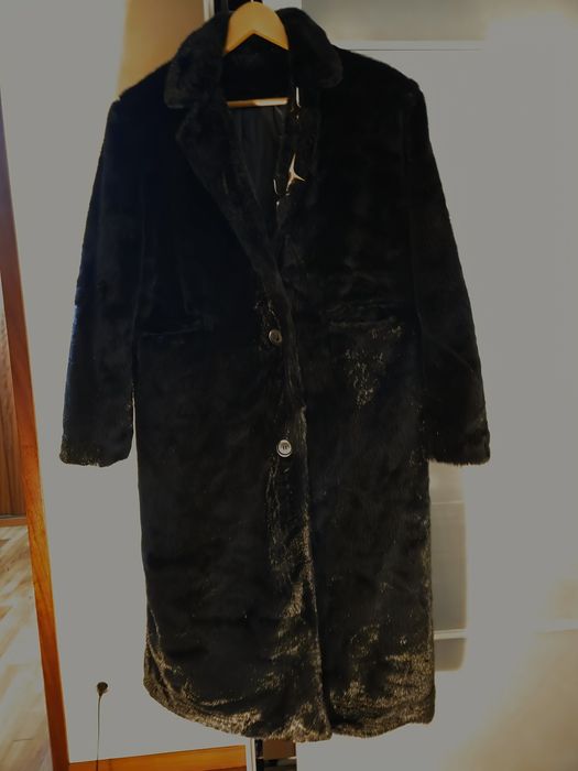 Casaco comprido em  pelo sintético