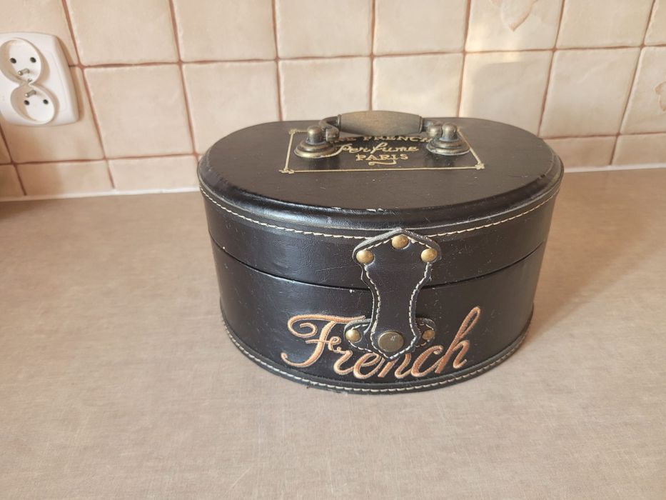 Puzderko-szkatułka French Vintage
