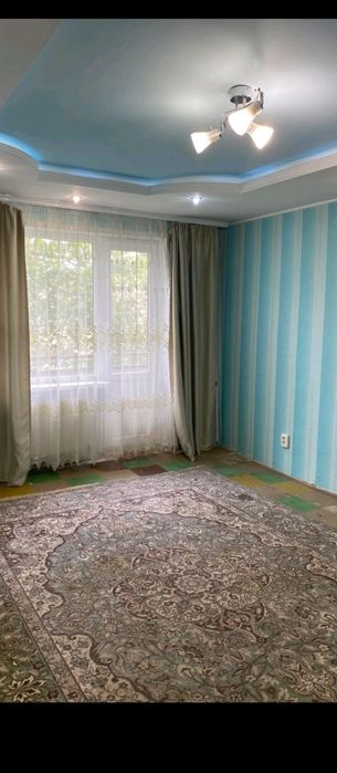 простора  чотирьох кімнатна  квартира