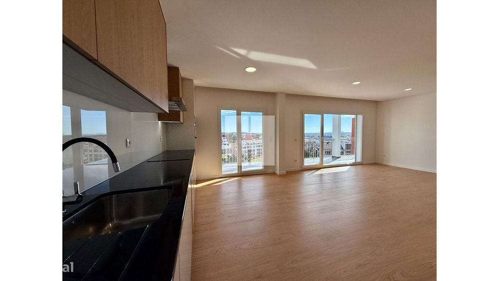 Apartamento T3 c/ Garagem Dupla