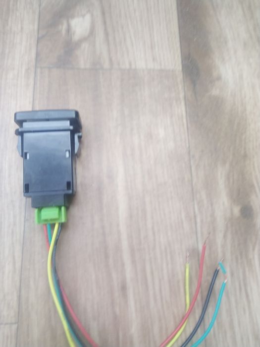 Продам кнопку на Тойота новая