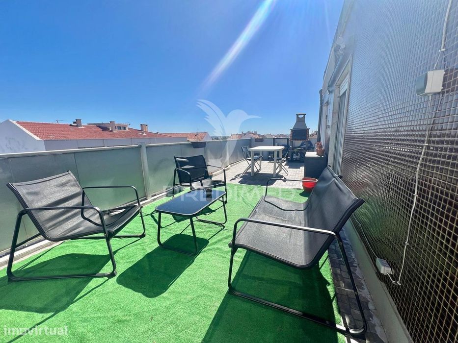 Apartamento T2 com Terraço e Barbecue - Baixa da Banheira