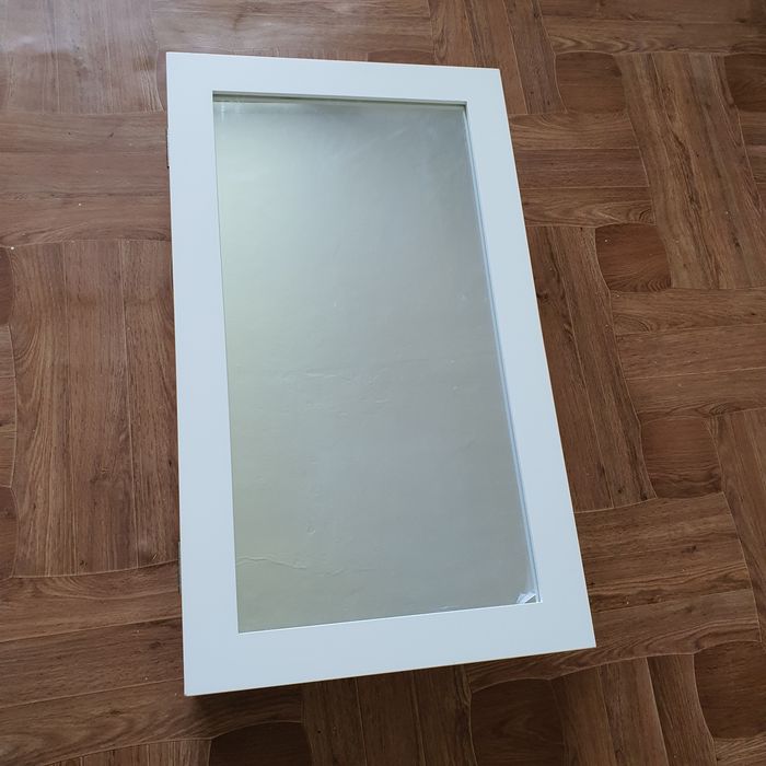 Шафка з дзеркалом біла нова