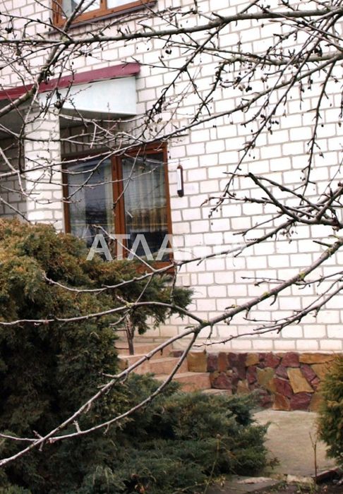 Хозяйский дом в Фонтанке в жилом состоянии. Застроенный район