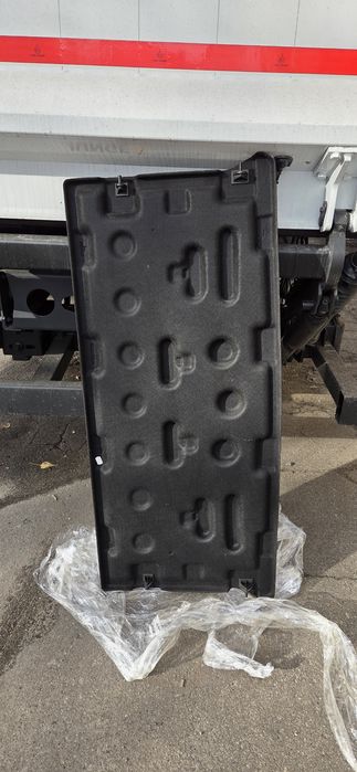 Полиця задня Рено Трафік пасажир оригінал