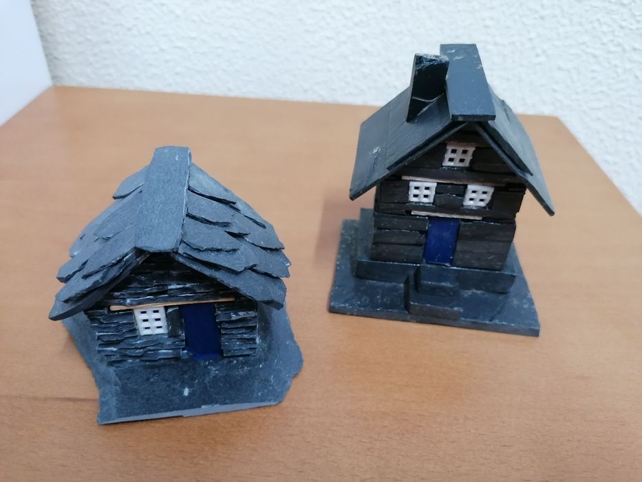 Conjunto 2 casas em pedra para decoração ou colecção - novo