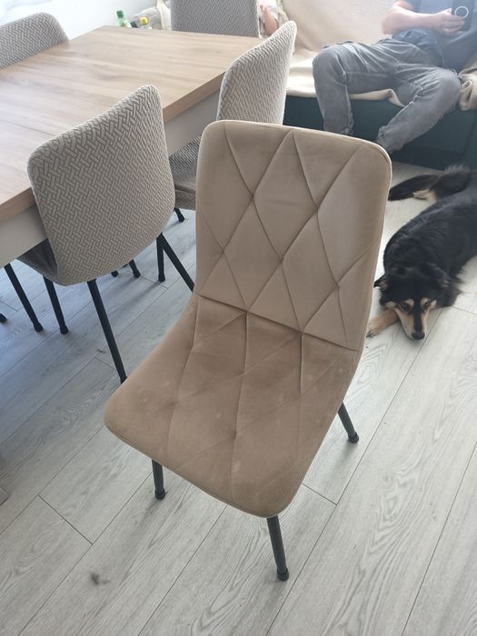 Stół rozkładany z 8 krzesłami