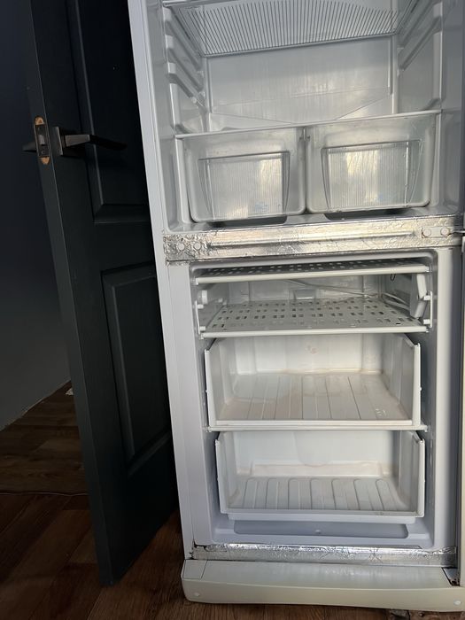 Холодильник Indesit