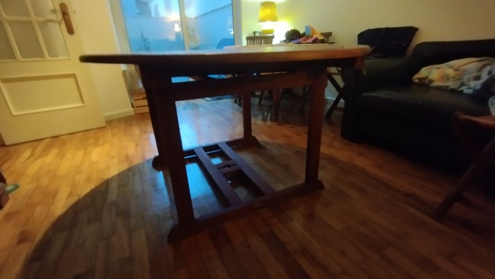 Mesa extensível oval em teca 6/8 lugares, em ótimo estado