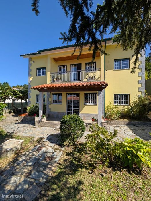 Moradia Independente T4 | 500 m² de Terreno | Espaço e Potencial