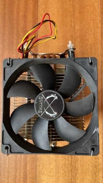 Cooller de grandes dimensões c/ ventoinha para CPU