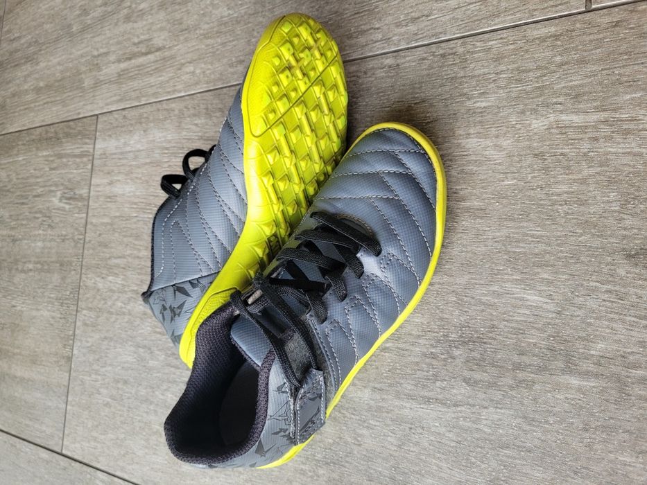 Buty dziecięce KIPSTA do piłki nożnej tury halówki korki rozm. 32 20cm